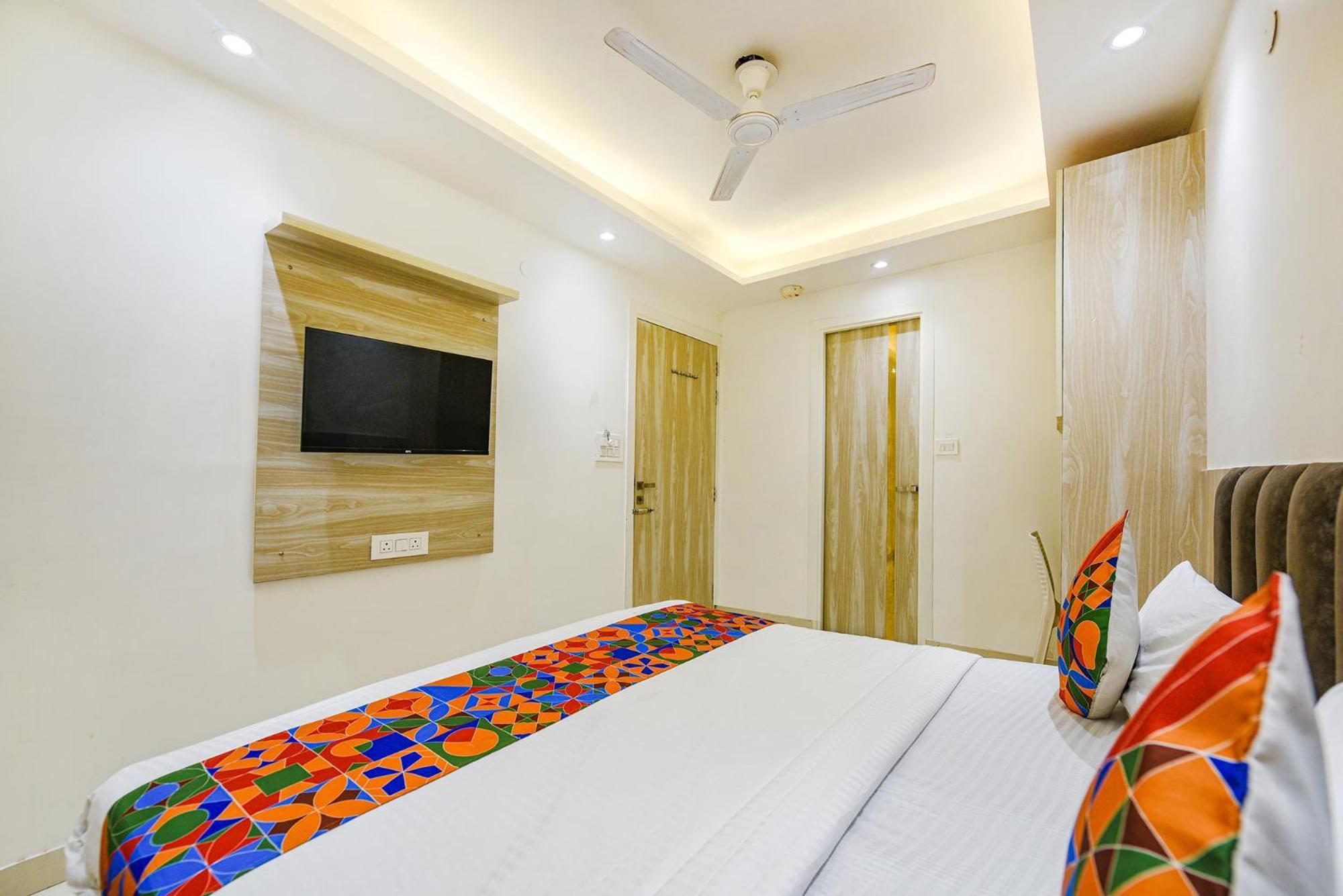 Fabhotel Luxury Inn Near Adarsh Nagar Metro Delhi  Esterno foto