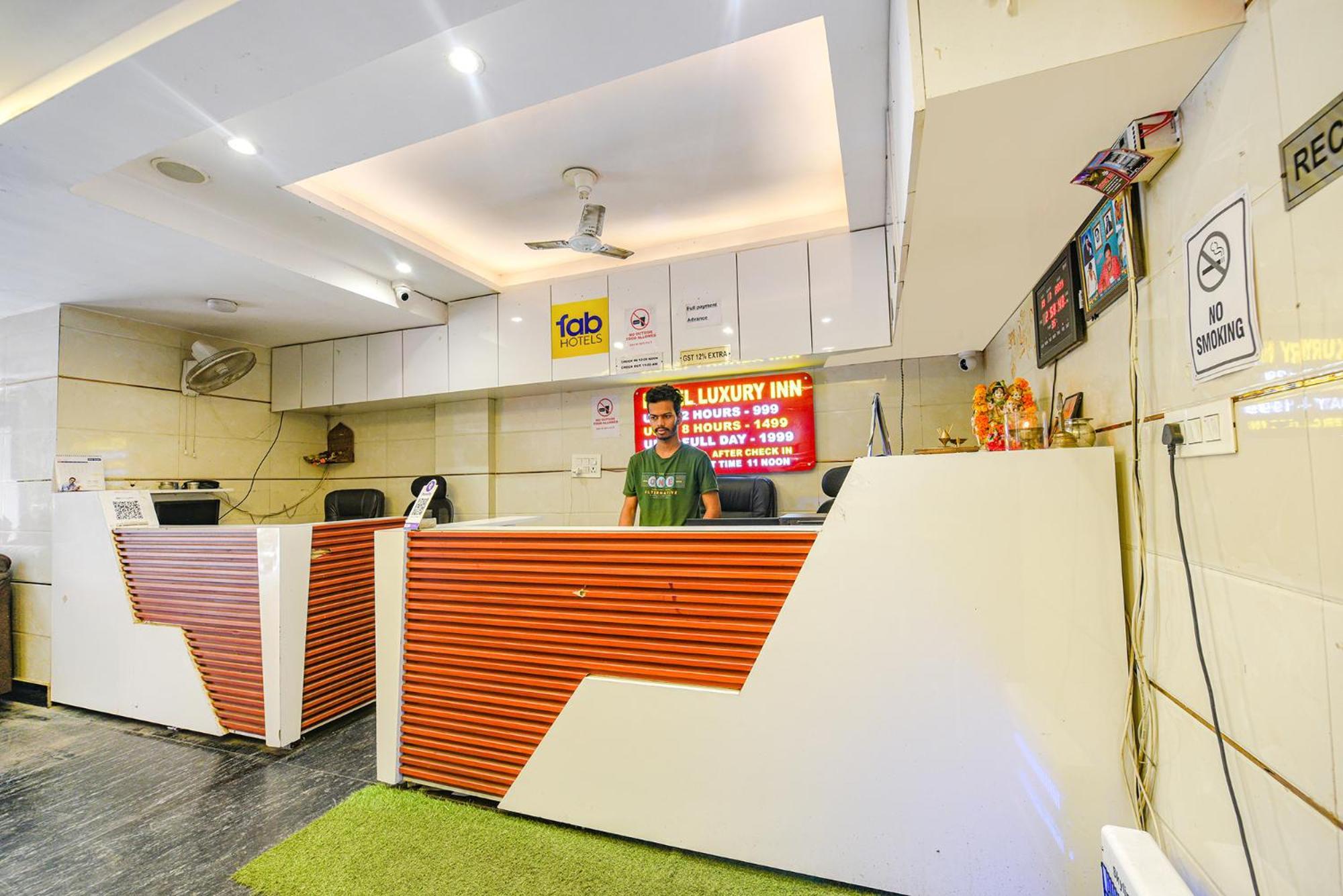 Fabhotel Luxury Inn Near Adarsh Nagar Metro Delhi  Esterno foto