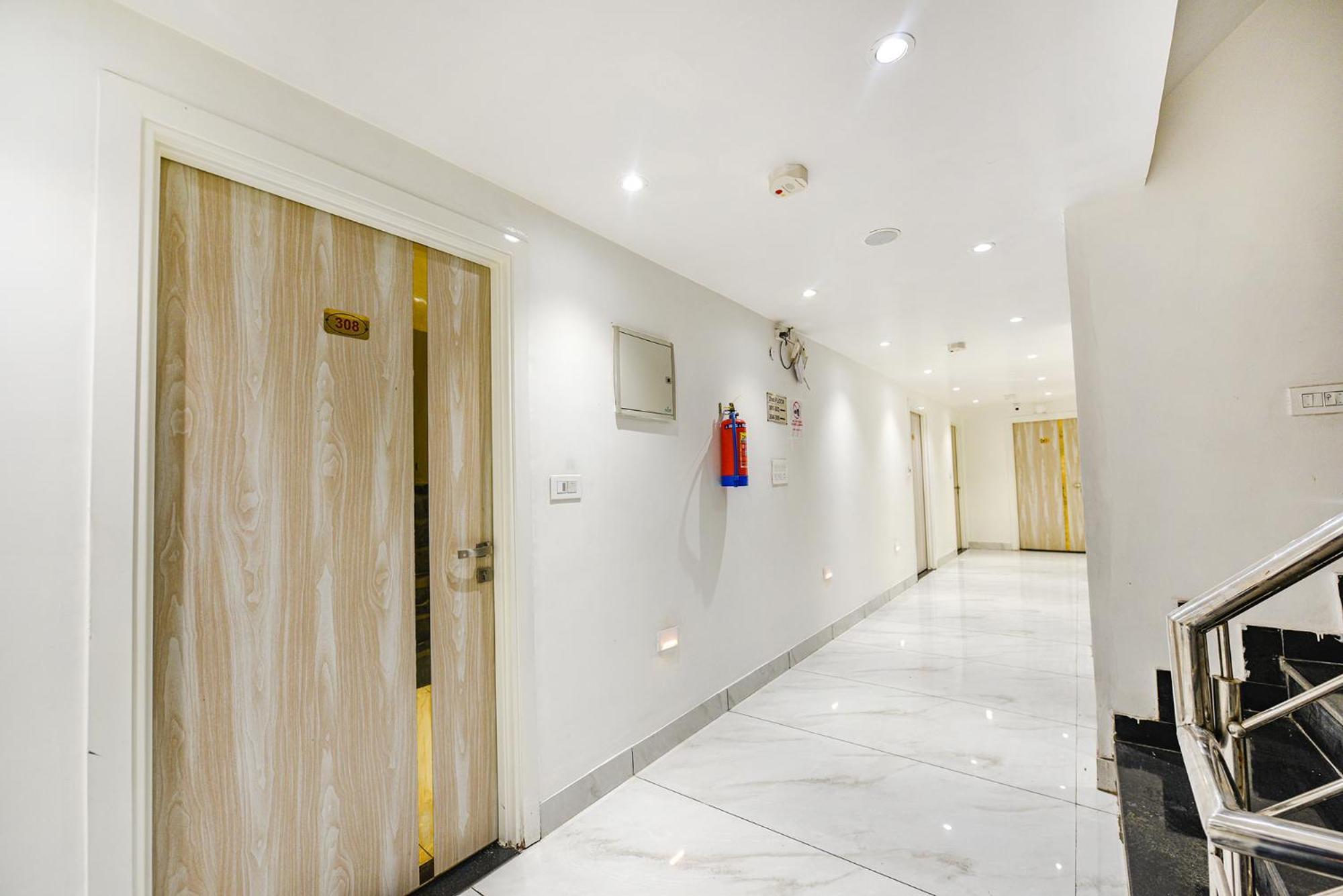 Fabhotel Luxury Inn Near Adarsh Nagar Metro Delhi  Esterno foto