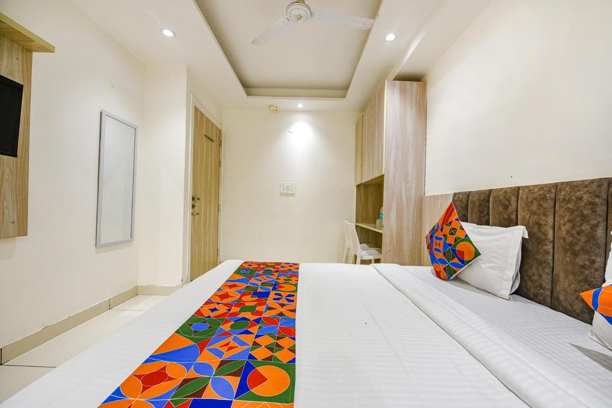 Fabhotel Luxury Inn Near Adarsh Nagar Metro Delhi  Esterno foto