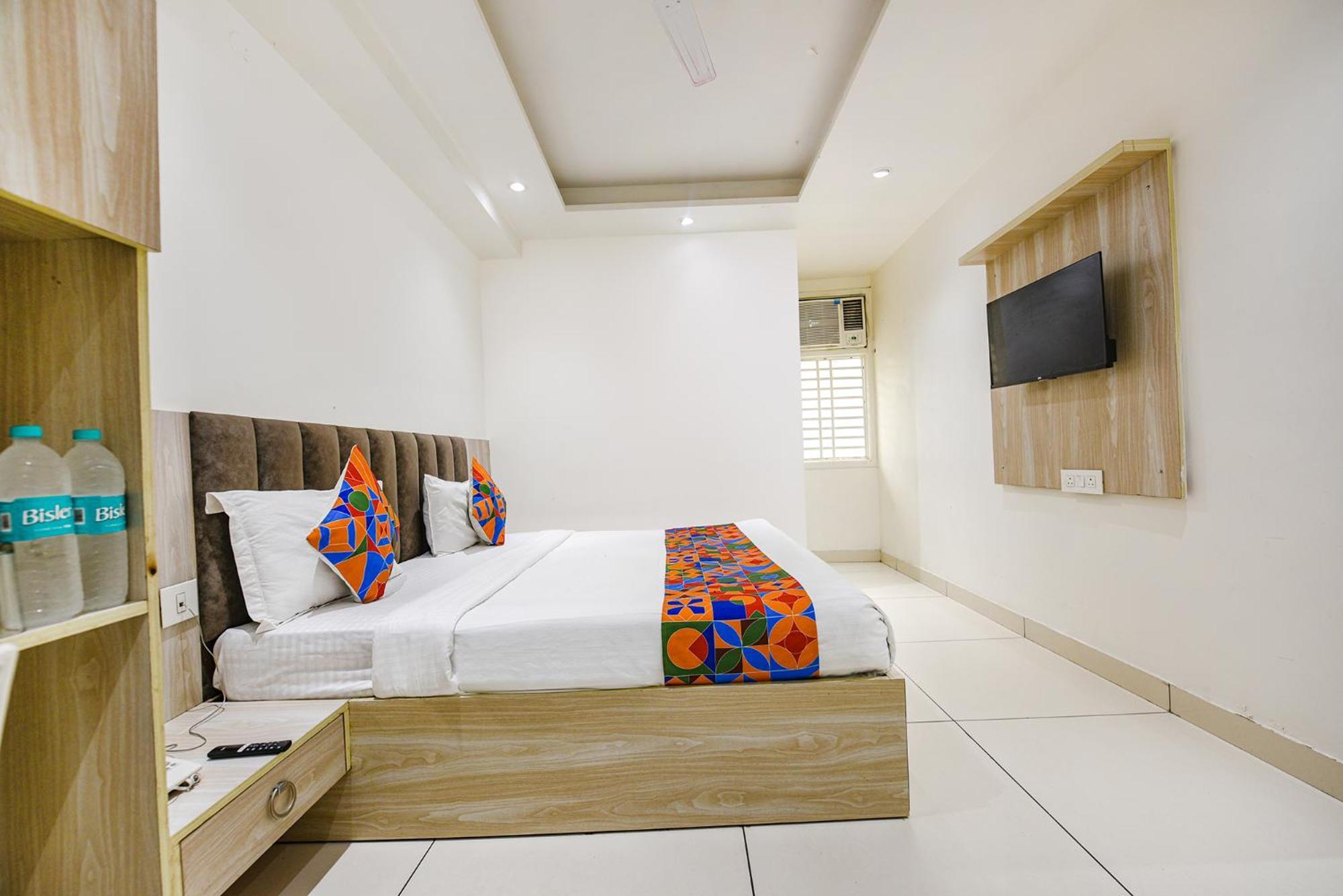 Fabhotel Luxury Inn Near Adarsh Nagar Metro Delhi  Esterno foto