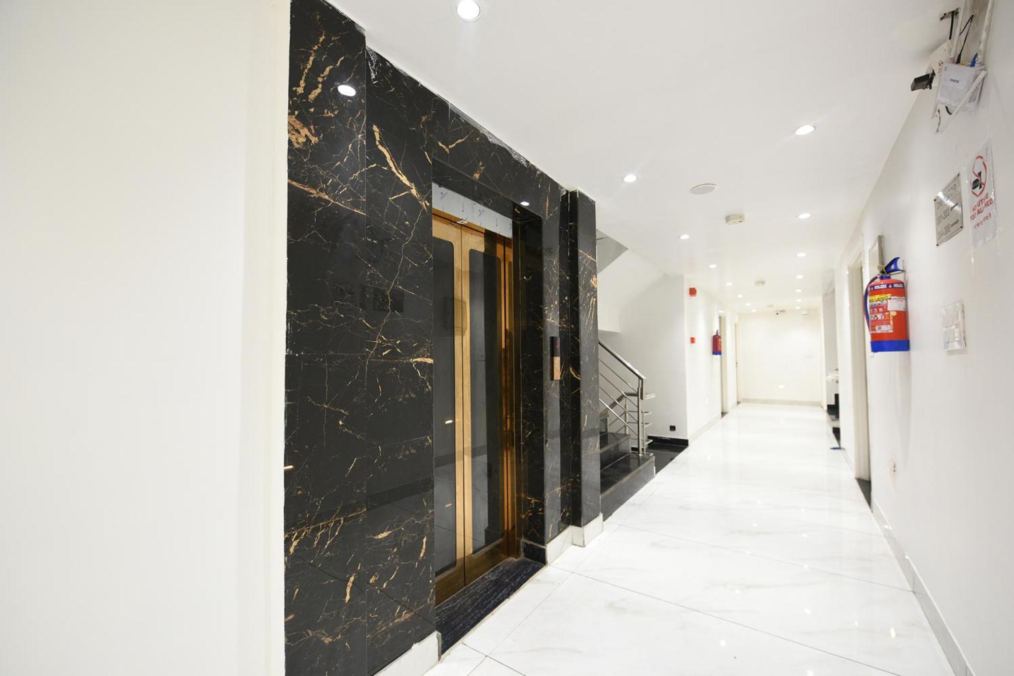 Fabhotel Luxury Inn Near Adarsh Nagar Metro Delhi  Esterno foto