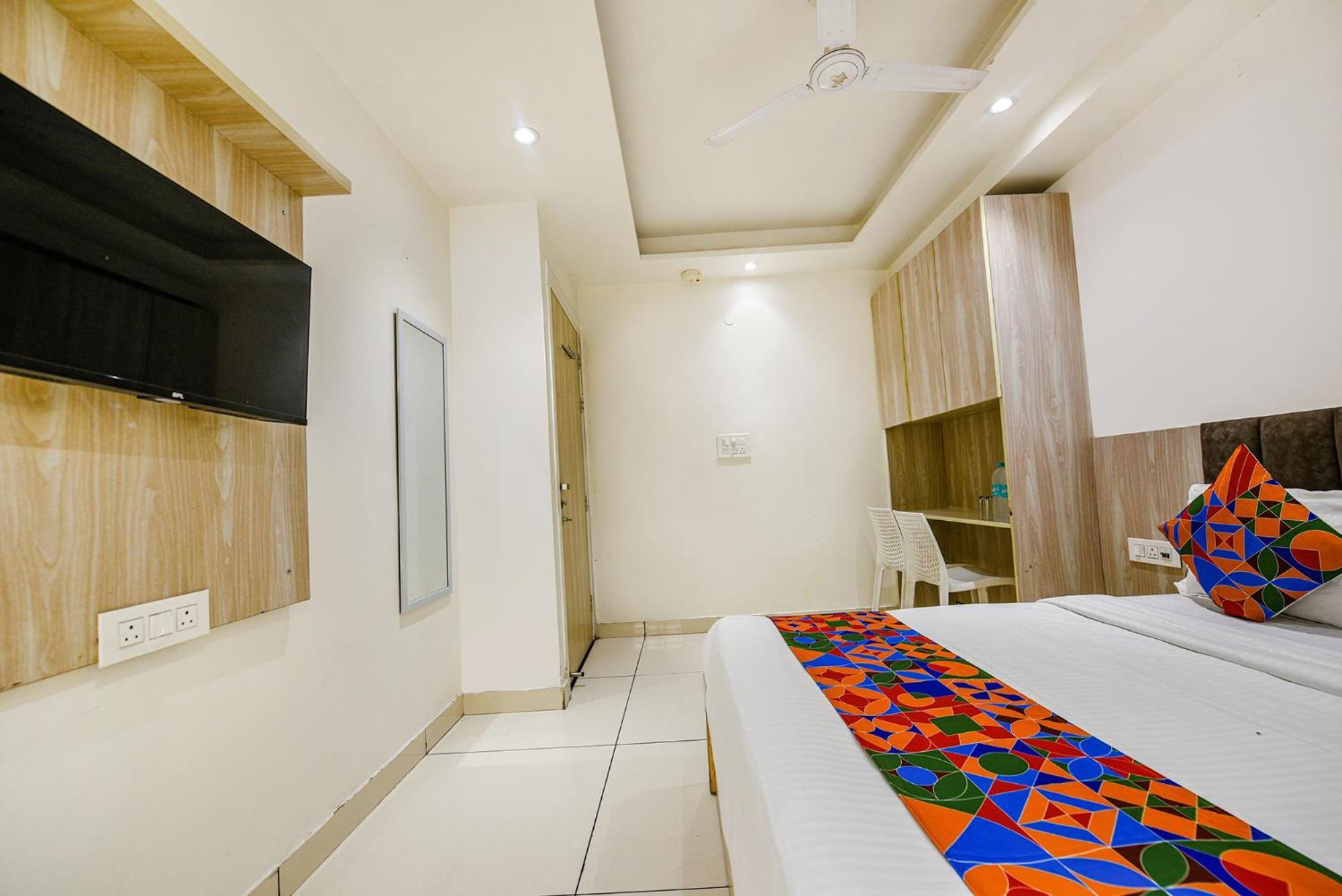 Fabhotel Luxury Inn Near Adarsh Nagar Metro Delhi  Esterno foto