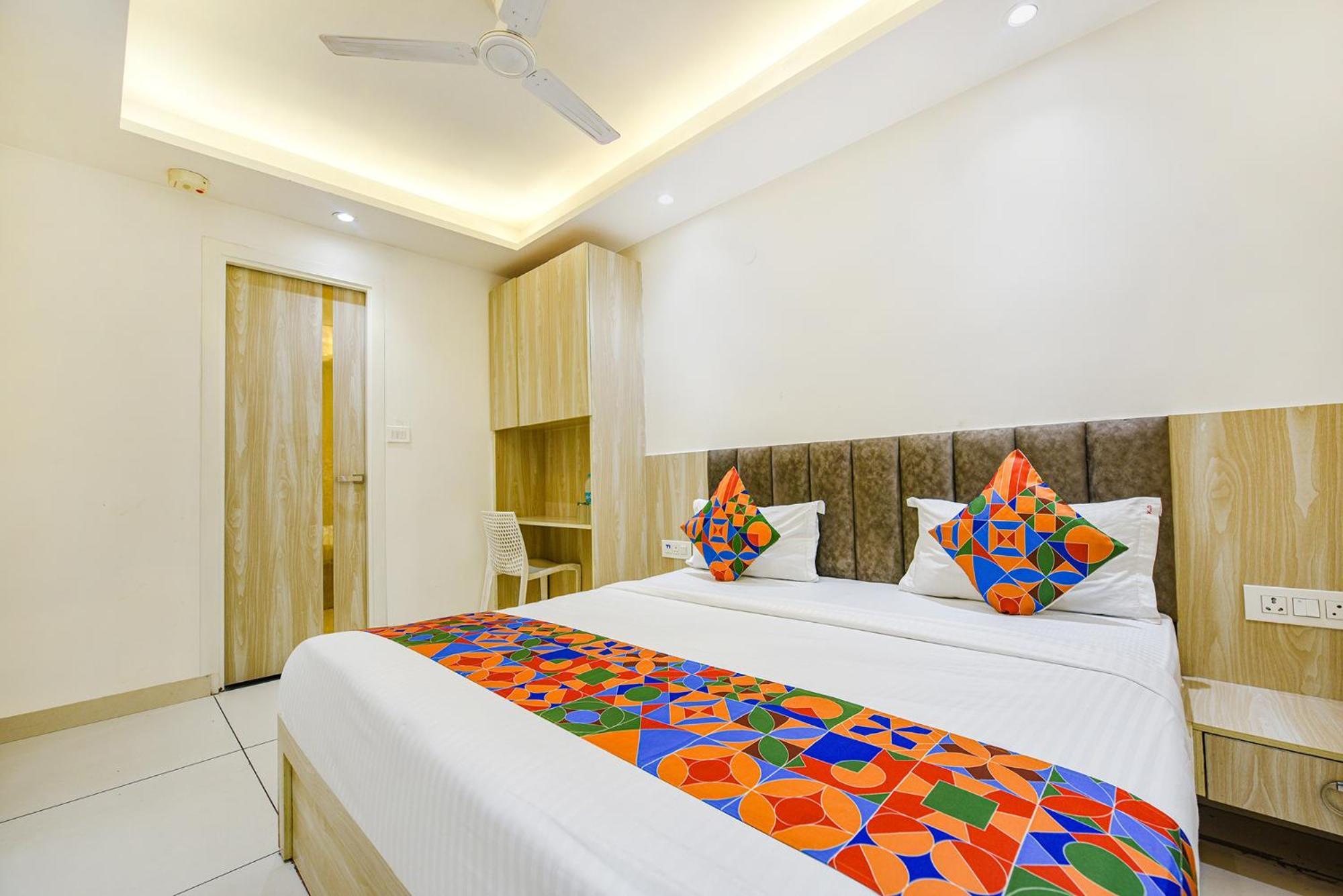 Fabhotel Luxury Inn Near Adarsh Nagar Metro Delhi  Esterno foto