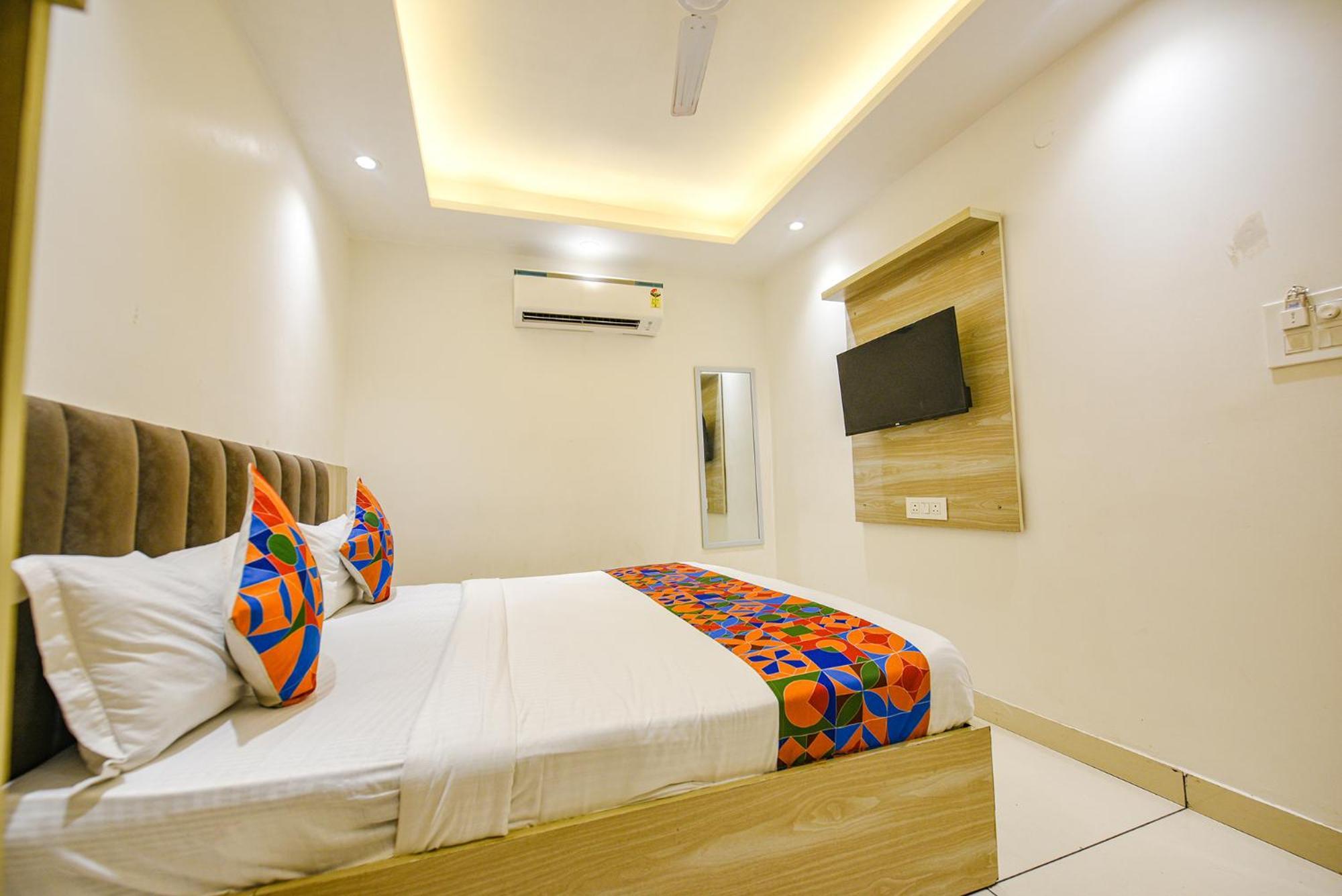 Fabhotel Luxury Inn Near Adarsh Nagar Metro Delhi  Esterno foto