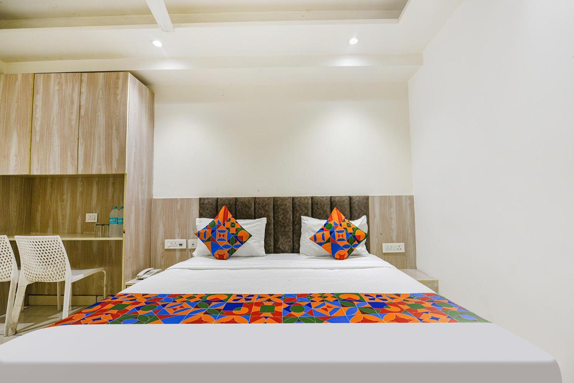 Fabhotel Luxury Inn Near Adarsh Nagar Metro Delhi  Esterno foto